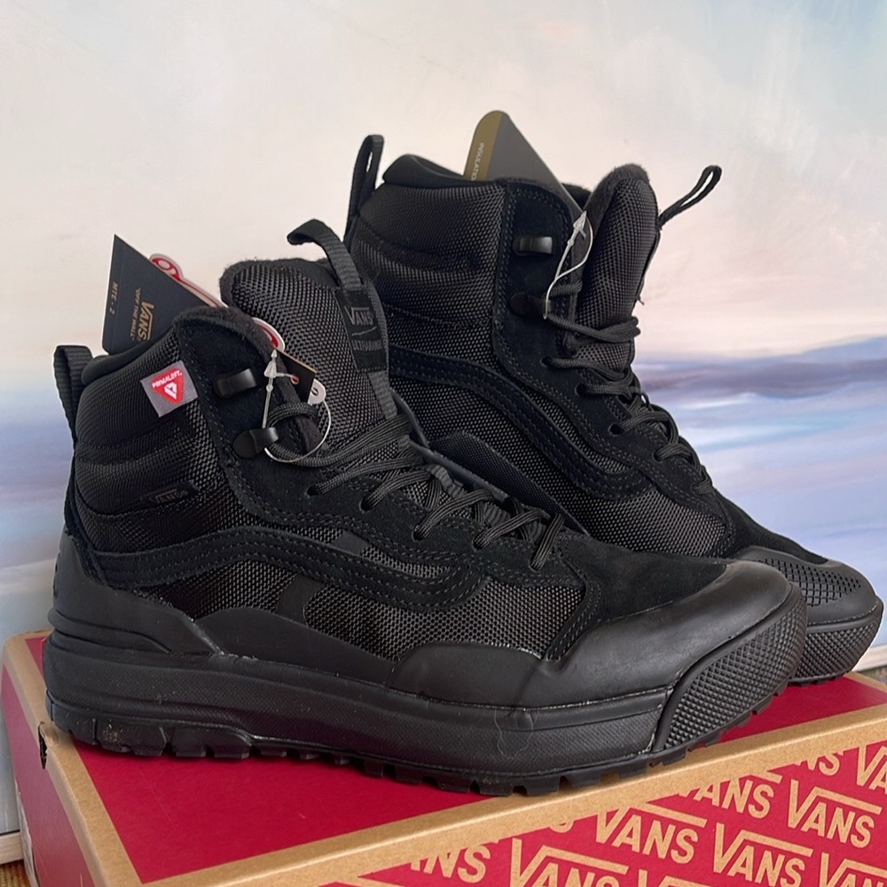 Vans WMNS Ultrarange Exo
Black/Black
VN0A4BVSBKA
Boots Sneakers - Picture 5 of 16